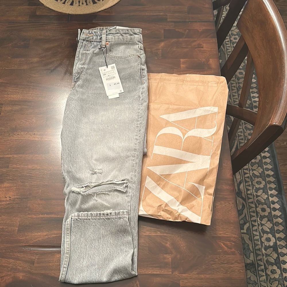 Zara- Classic Mom Fit Jeans